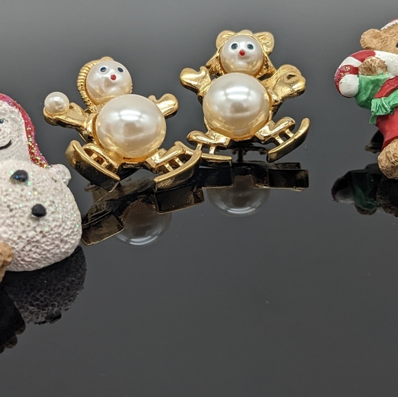 VTG Teddy bear Christmas pins.Pearlesque snowman pin Girl and boy. - Picture 3 of 7